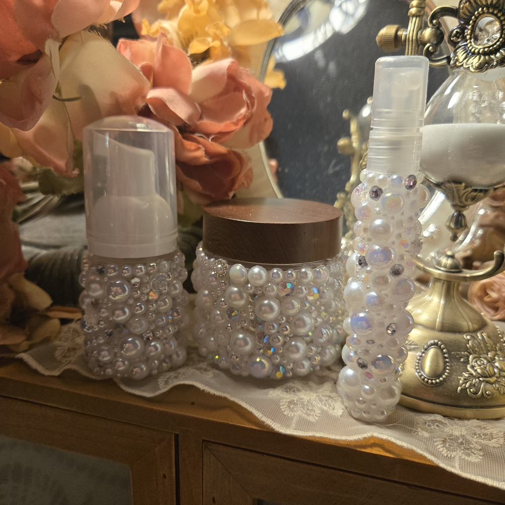 Hand Bag Accesories Set. Soap, Sanitize, Moisturize